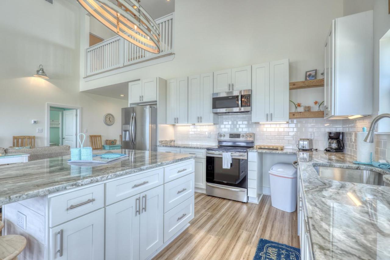 Salty Seahorse - Waterfront! Pet Friendly! Game Room, Pool Table, Beautiful Views - Room For The Whole Family Home جزيرة دوفين المظهر الخارجي الصورة