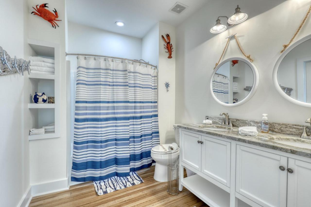 Salty Seahorse - Waterfront! Pet Friendly! Game Room, Pool Table, Beautiful Views - Room For The Whole Family Home جزيرة دوفين المظهر الخارجي الصورة