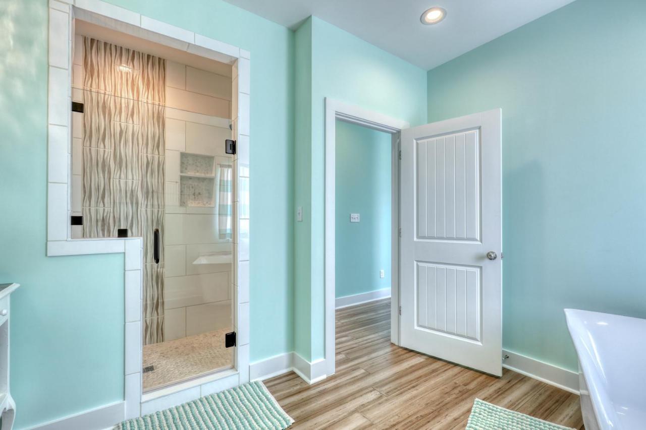 Salty Seahorse - Waterfront! Pet Friendly! Game Room, Pool Table, Beautiful Views - Room For The Whole Family Home جزيرة دوفين المظهر الخارجي الصورة