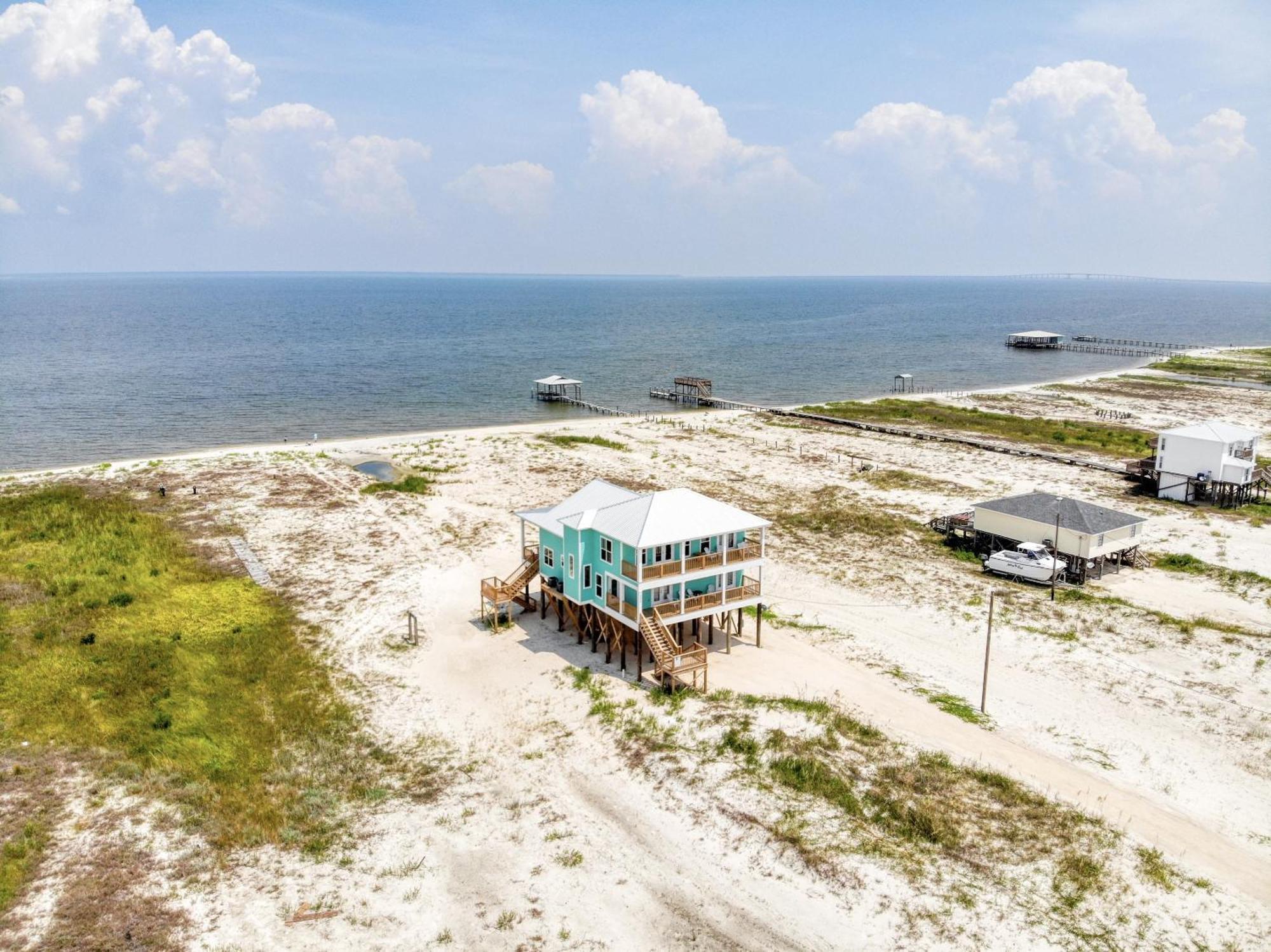 Salty Seahorse - Waterfront! Pet Friendly! Game Room, Pool Table, Beautiful Views - Room For The Whole Family Home جزيرة دوفين المظهر الخارجي الصورة