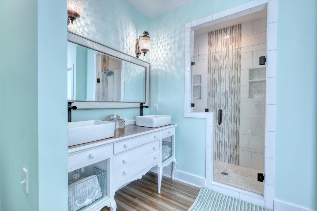 Salty Seahorse - Waterfront! Pet Friendly! Game Room, Pool Table, Beautiful Views - Room For The Whole Family Home جزيرة دوفين المظهر الخارجي الصورة